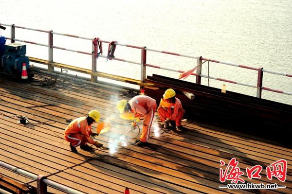 快马加鞭建设 海南铺前大桥初见雏形 海口企业助力自贸港交通腾飞